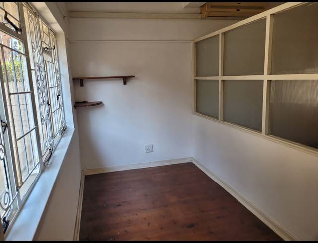 1.5 BEDROOM FLAT TO LET IN MORNINGSIDE